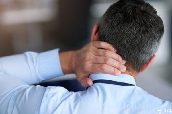 为什么坐久了脖子疼,长时间久坐脖子痛是什么原因