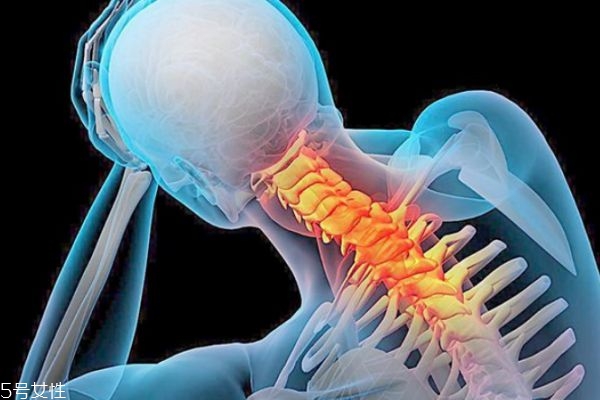 脊椎病是怎么引起什么,脊椎最严重的病叫什么