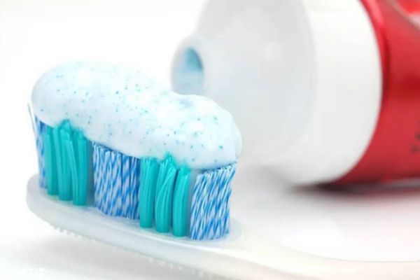 含氟的牙膏对牙齿有什么好处,含氟牙膏对牙齿好吗