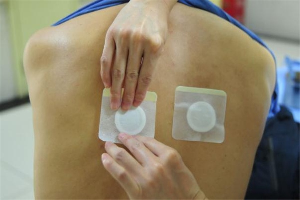 贴了三伏贴可以洗澡吗,感冒期间能贴三伏贴吗