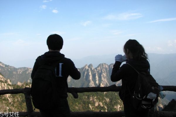 早上几点爬山最好,爬山早上去最好还是下午