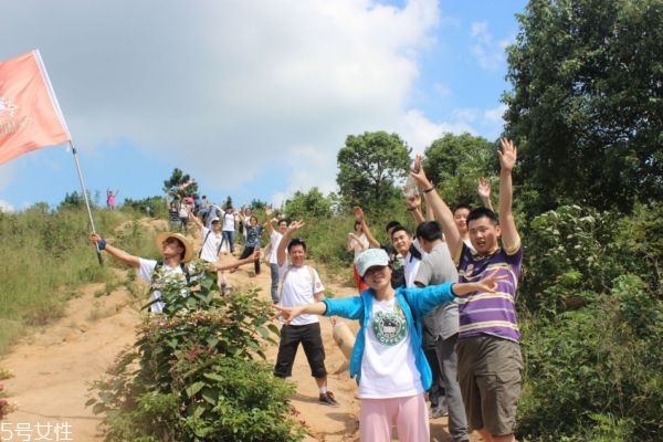 爬山之前能吃东西吗,早上去爬山要不要吃点东西