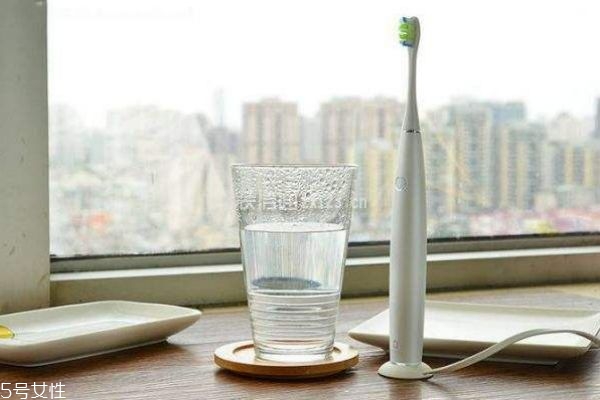 什么牌子电动牙刷性价比高,目前电动牙刷哪个牌子好