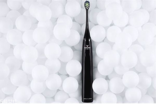 一个电动牙刷可以两个人用吗,电动牙刷可以几个人一起用吗