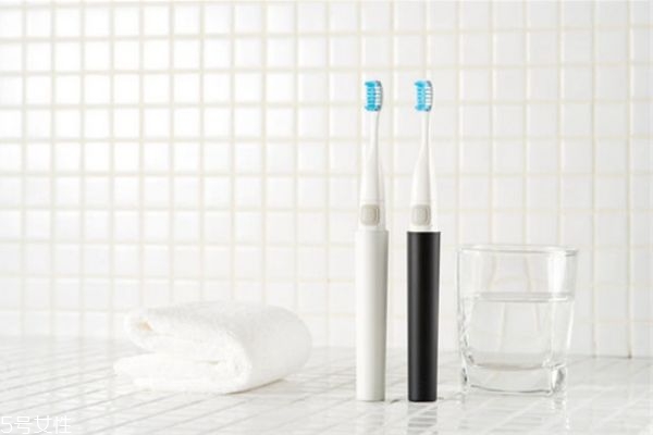 电动牙刷老人可以用吗,老人的牙齿可以用电动牙刷吗