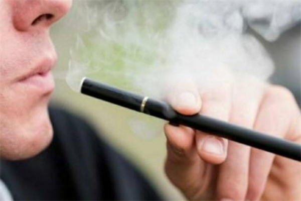 女生抽电子烟会上瘾吗,吸了一口电子烟会上瘾吗