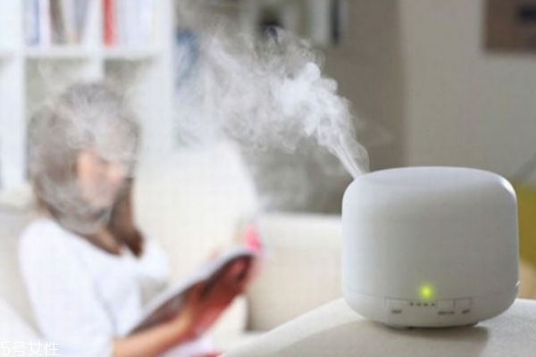 加湿器里出来的雾为什么是凉的,加湿器的水雾为什么是凉的