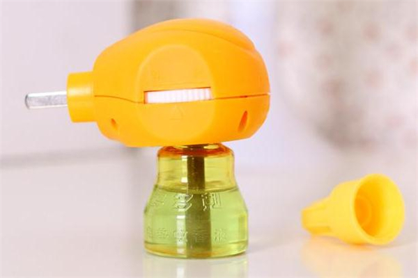 电蚊香液可以放床头吗,蚊香液可以放在床头吗