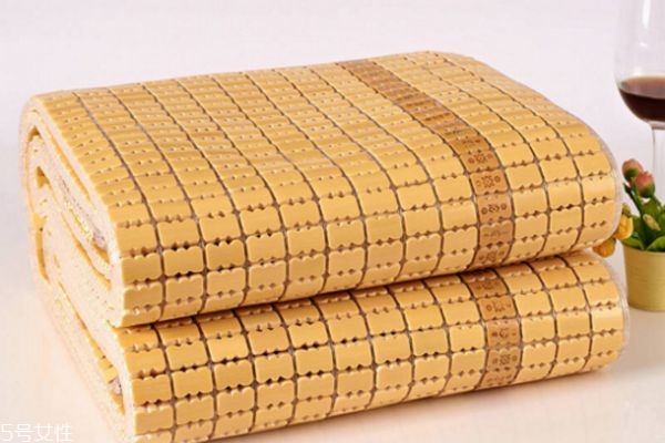 凉席可以用水洗吗,夏天凉席不用了怎么清洗