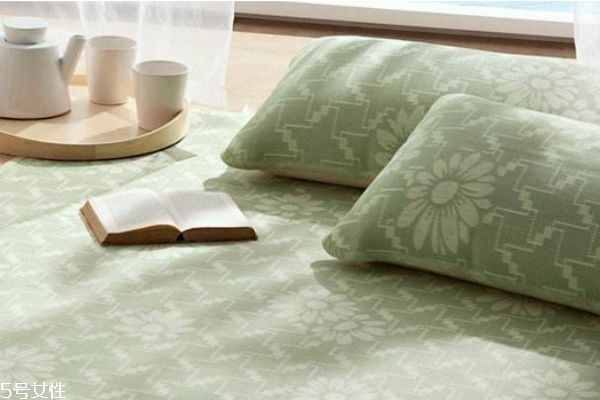 凉席发霉了该怎么去清理霉斑,麻将凉席发霉了该怎么去清理