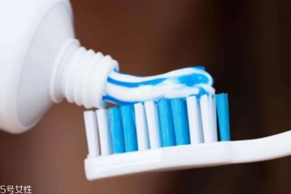 银器发黑怎么洗白,银子发黑怎么办才能清洗的亮亮的 银器发黑怎么洗白,银子发黑怎么办才能清洗的亮亮的