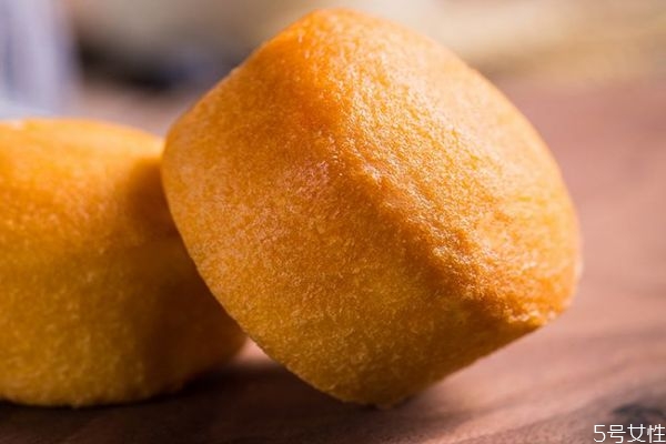 蛋黄派的热量高吗,蛋黄派热量多少