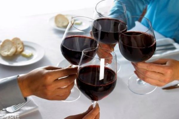 如何缓解喝酒头疼的方法,酒喝多了头疼怎么缓解 如何缓解喝酒头疼的方法,酒喝多了头疼怎么缓解