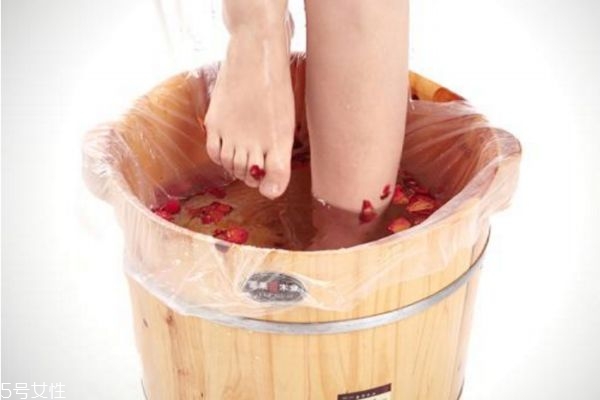 泡脚一般多久合适每天都泡,泡脚每次泡多久