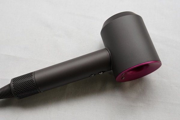 吹风机能吹衣服吗,吹风机能把衣服吹干嘛