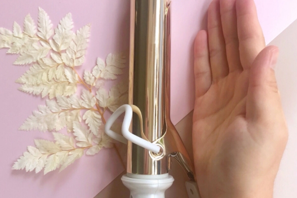 卷发棒会烫伤吗,卷发棒会烫伤头发吗