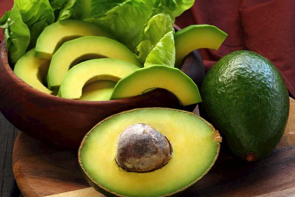 牛油果进口和国产哪个好吃,牛油果国产的好还是进口的好