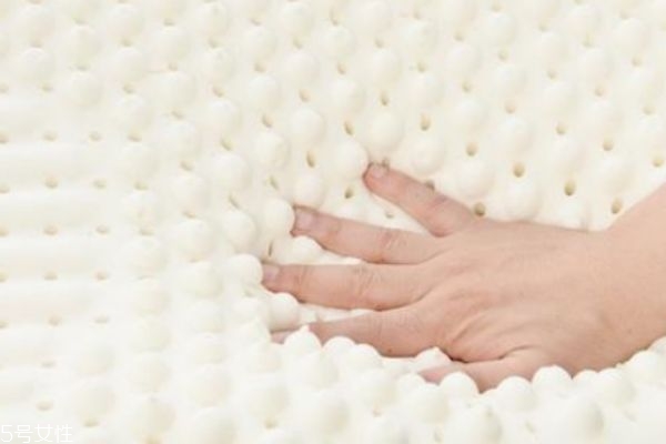 乳胶枕对颈椎有好处吗,乳胶枕能治疗颈椎病吗