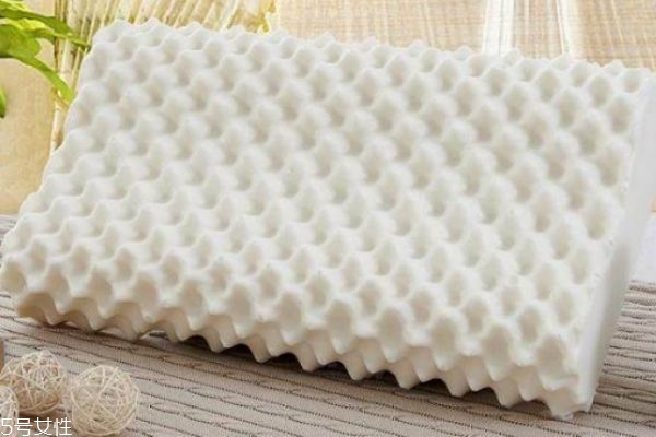 乳胶枕可以水洗吗?教你正确的保养方法,乳胶枕头能洗吗?