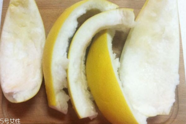 柚子皮能放冰箱去味吗,柚子皮可以直接放冰箱除异味吗