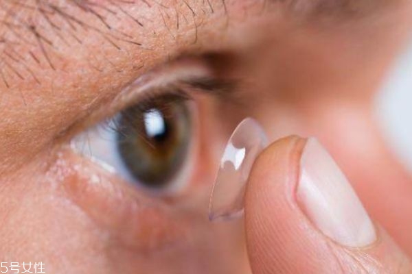 隐形眼镜睡觉可以戴吗?,隐形眼镜睡觉时可以戴吗