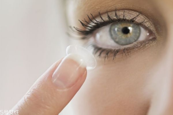 戴隐形眼镜可以跑步吗?,戴眼镜跑步好还是不带好