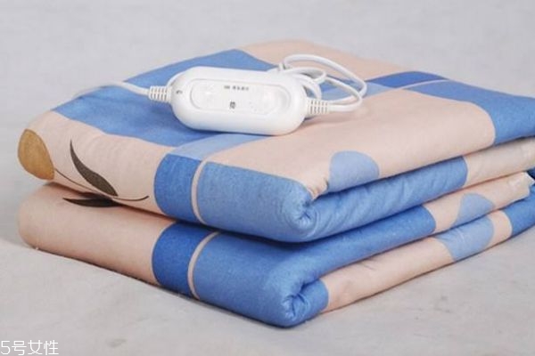 人睡电热毯好不好,小猫电热毯能开一夜吗 人睡电热毯好不好,小猫电热毯能开一夜吗