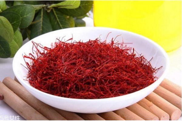 藏红花泡脚粉,藏红花能泡脚吗?有什么功效?