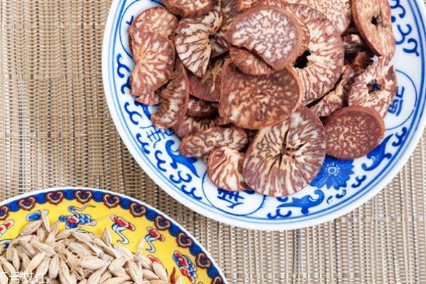 藏红花泡脚有什么好处和坏处,藏红花对女性有什么好的效果