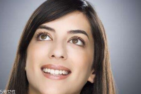 嘴唇长疱疹用什么药膏好得快,嘴唇上长疱疹擦什么药膏