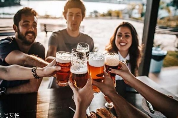 喝酒心跳加速怎么回事有没有问题,喝酒心跳加速怎么回事?