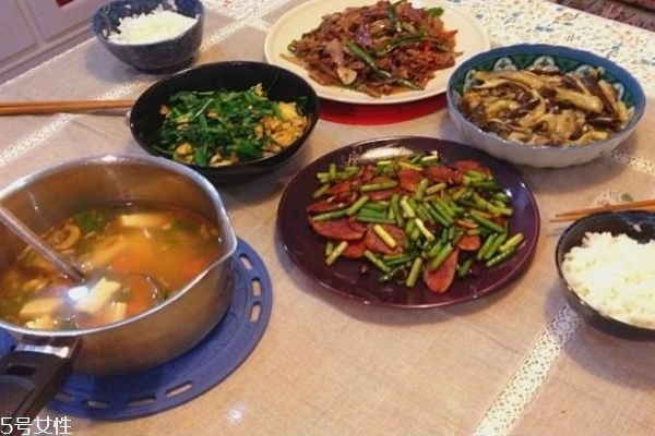 晚餐不吃对身体有没有危害,如果不吃晚饭对身体有什么影响