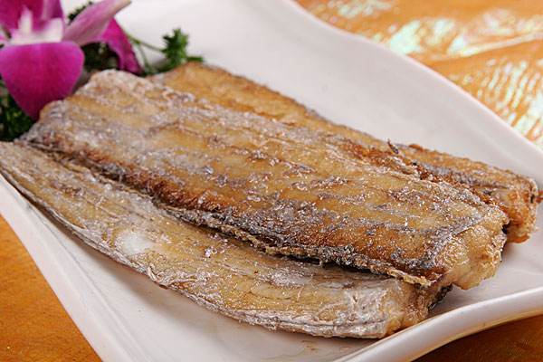 黑眼带鱼和黄眼带鱼哪个好吃,黄眼带鱼好还是黑眼带鱼好