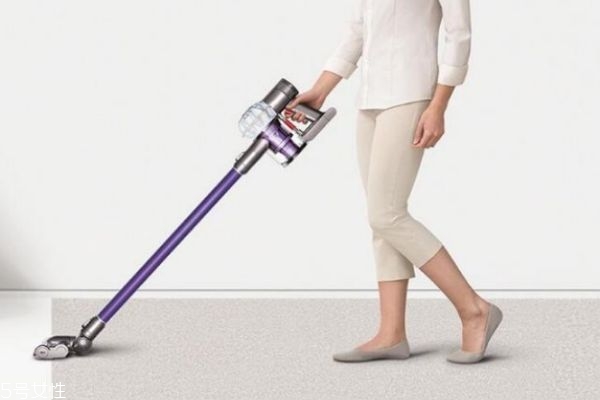 扫地机器人和吸尘器哪个实用,扫地机和吸尘器哪个实用