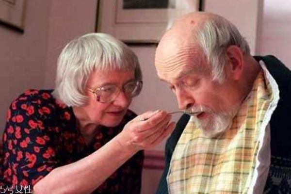 老年脑吃什么药可以缓解病情,老年人神经衰弱如何治愈