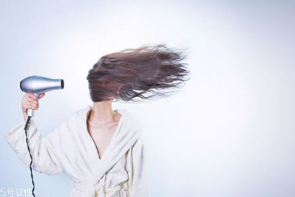 经常用吹风机吹头发好吗?,经常用吹风机吹头发好不好 经常用吹风机吹头发好吗?,经常用吹风机吹头发好不好