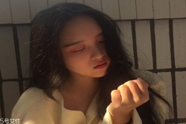 生完孩子后脱发严重怎么办,产后脱发怎么办该如何解决啊 生完孩子后脱发严重怎么办,产后脱发怎么办该如何解决啊