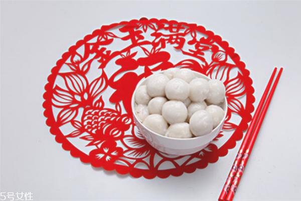 汤圆吃多了胃部不舒服怎么办,晚上汤圆吃多了胃难受怎么办 汤圆吃多了胃部不舒服怎么办,晚上汤圆吃多了胃难受怎么办