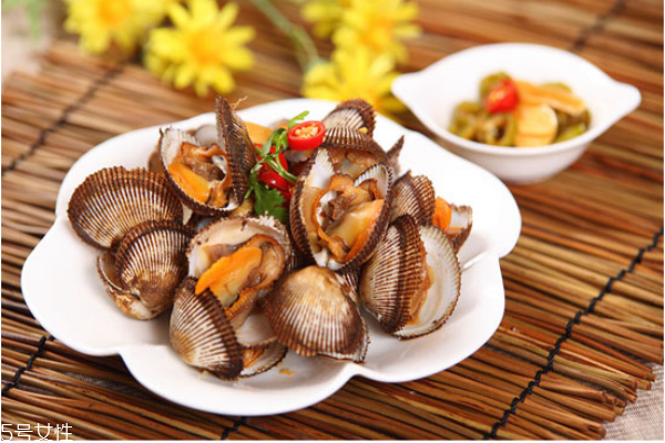 手脚冰凉缺什么维生素,请问手脚冰凉是怎么回事