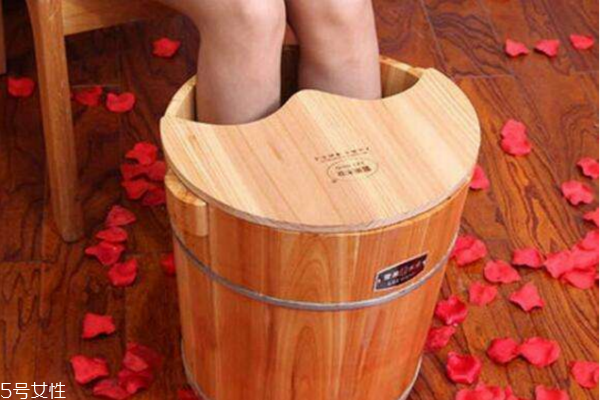 冬天泡脚用什么材料好,冬天泡脚用什么泡最好