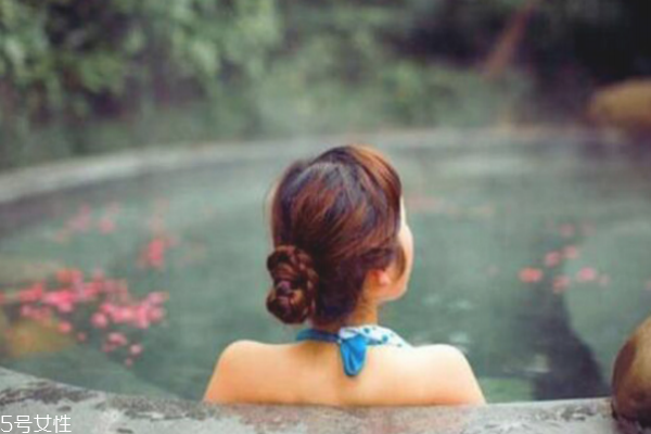 泡温泉是冬天好还是夏天好,温泉是冬天泡好还是夏天泡好