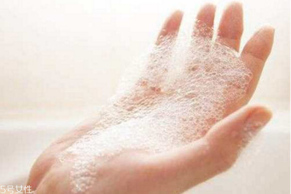 冬天洗澡皮肤干燥瘙痒怎么办,冬天皮肤干燥洗澡后特别痒