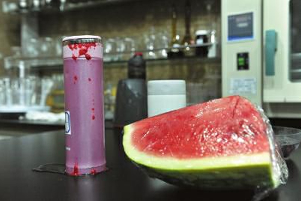 保温杯装酸性饮料会爆炸吗,保温杯倒着放会爆炸吗