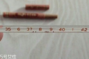 体温计可以当温度计用吗,体温计能当水温计用吗