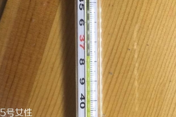 哪种体温计测量最准确,体温计能测水温吗?为什么