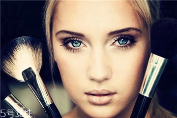 眼睛倒睫毛是怎么治疗,眼睫毛倒睫是怎么回事