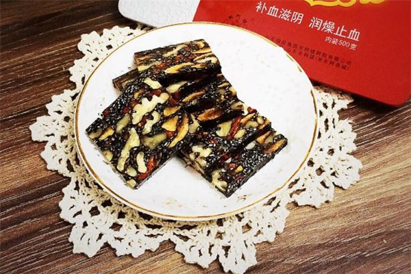 更年期可以吃阿胶糕吗,女性更年期能吃阿胶糕吗