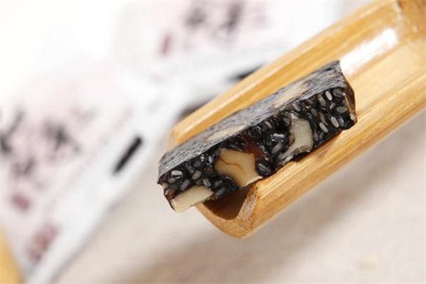 阿胶糕有一股酒味正常吗,阿胶糕为什么有酒味 阿胶糕有一股酒味正常吗,阿胶糕为什么有酒味