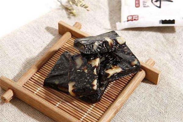 阿胶糕早上吃好还是晚上吃好?,阿胶糕的正确吃法大全