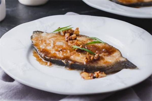 鳕鱼和三文鱼哪个好吃,鳕鱼和三文鱼哪个好